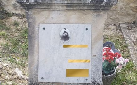 tombe datant de 1893