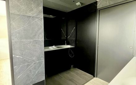 Douche &agrave; l'italienne en verre noir