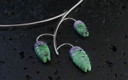 Collier "Amourette" or gris, rubis zoisite et améthyste