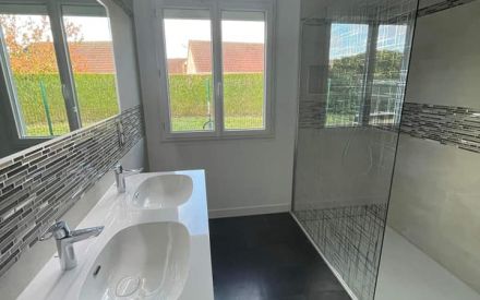 Création d'une salle d'eau du sol au plafond